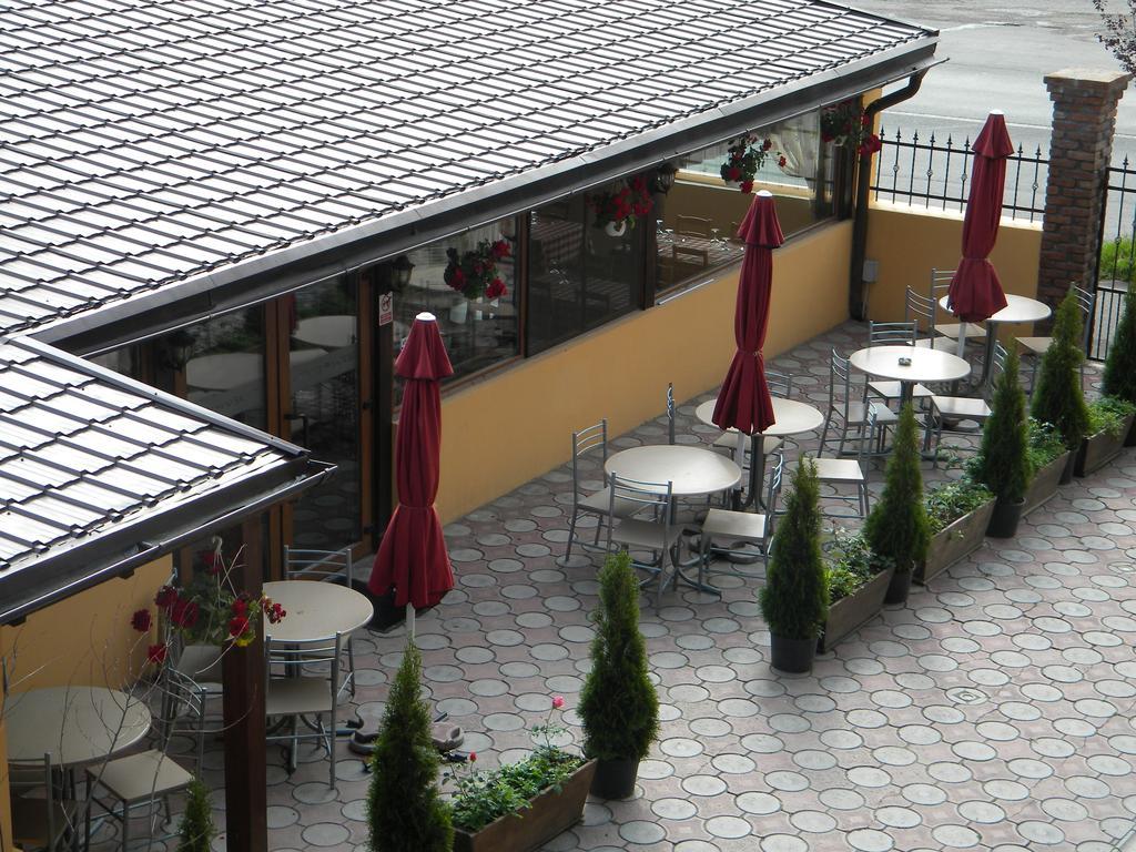 Pensiunea Mason'S Risnov Exterior photo
